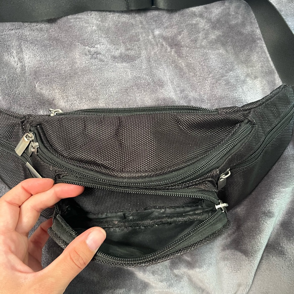 Black Basic Fanny Pack - Picture 5 of 9
